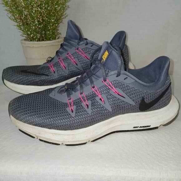 NIKE SWIFT GREY AND PINK RUNNING SHOES.  STILL IN GREAT CONDITION.  SIZE 6.5 - Picture 3 of 8